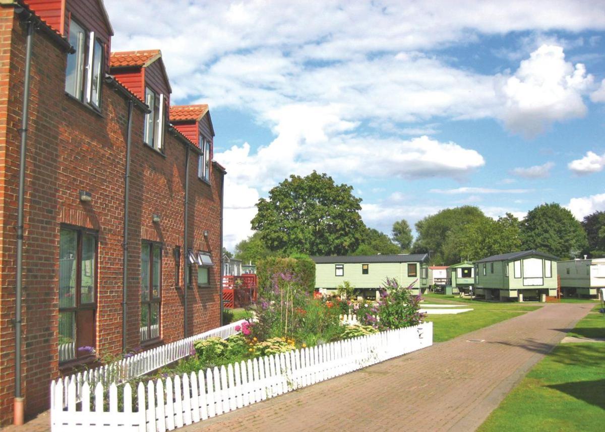 Weir Country Park Hotel Holtby Eksteriør billede